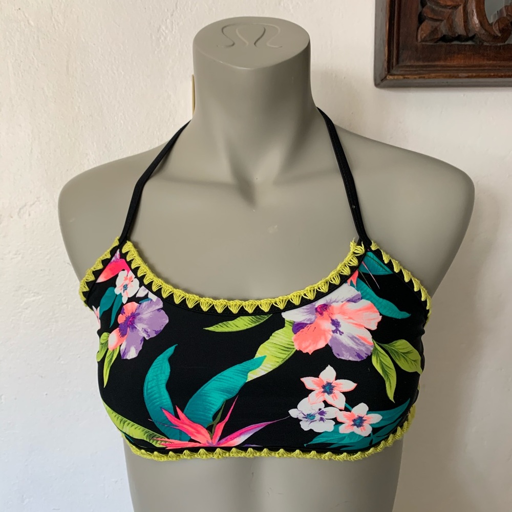 🦞Free w/$10 Purchase🦞 Cute Floral Swim Top